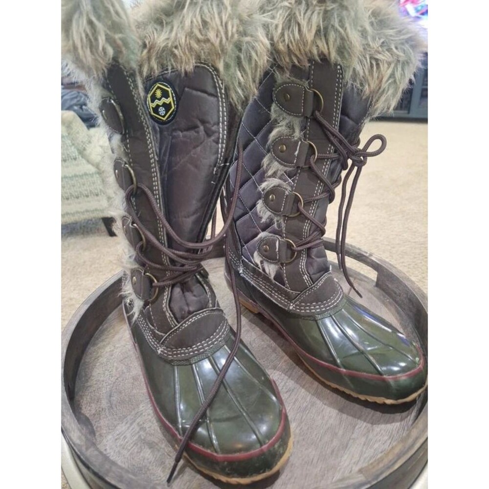 Cozy Queen Khombu "Jandice" Waterproof Winter Boots, Size 9